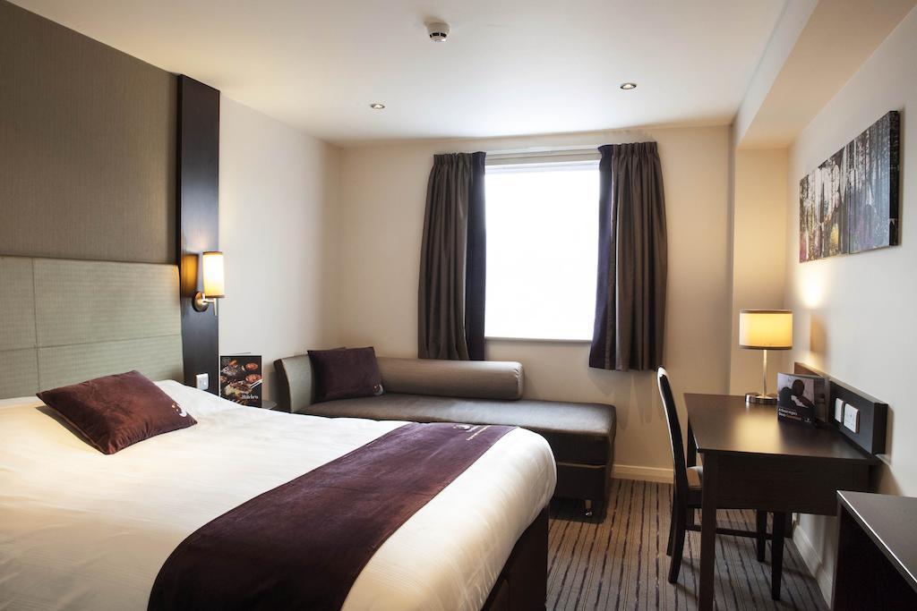Premier Inn Bath City Centre Стая снимка